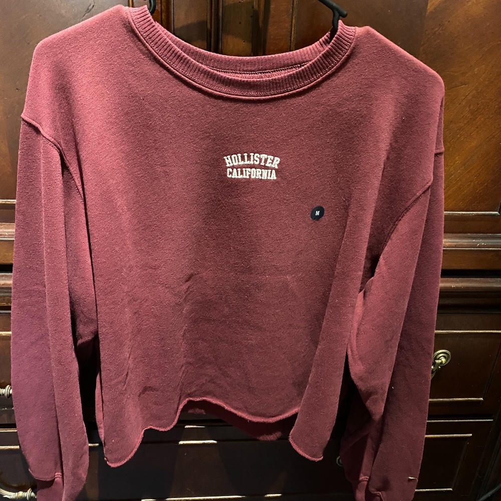 AFTER XMAS CLEARANCE SALE!  Hollister cropped sweatshirt